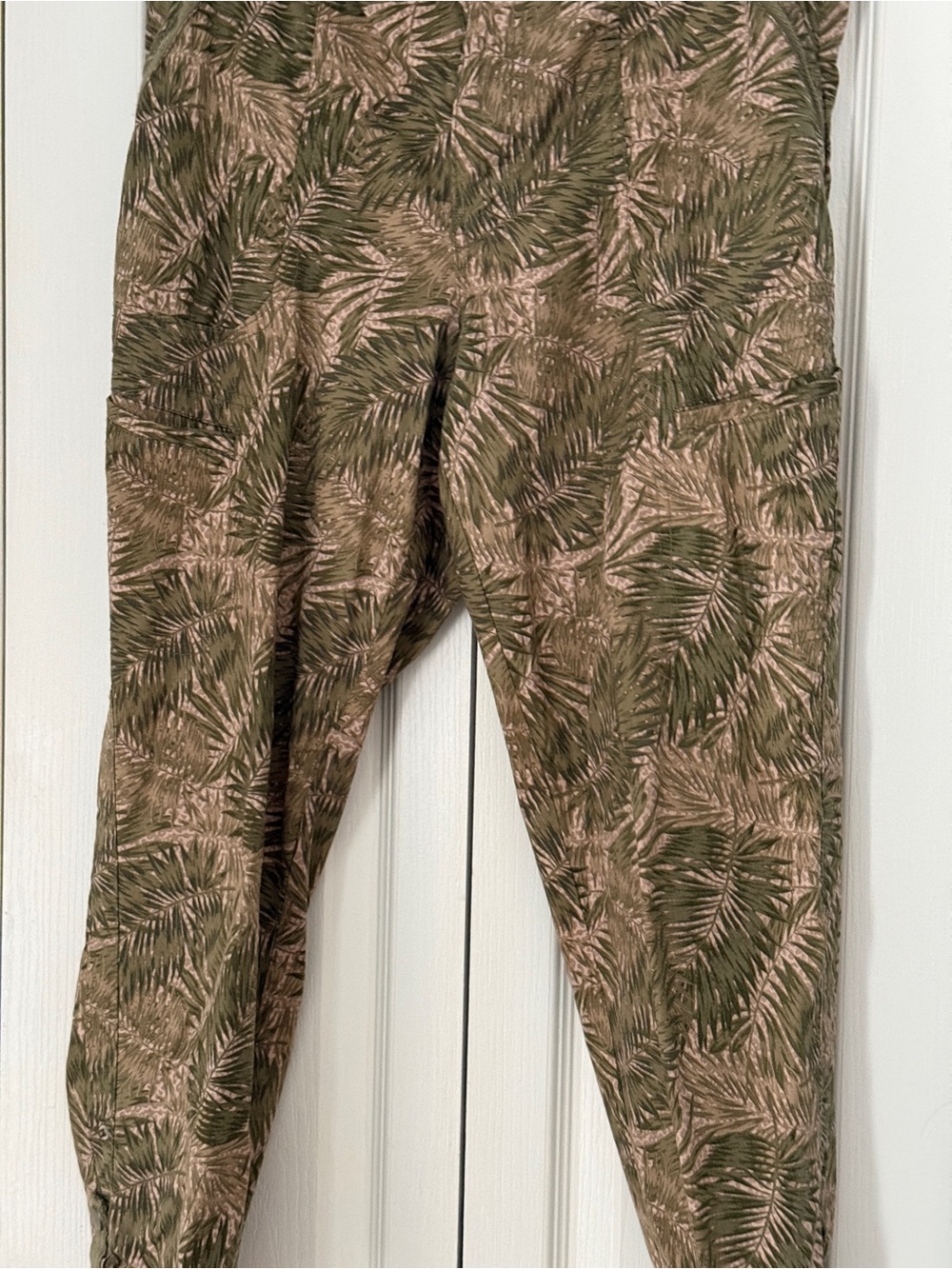 Democracy Olive & Tan Palm-Print Cropped Cargo pants.
